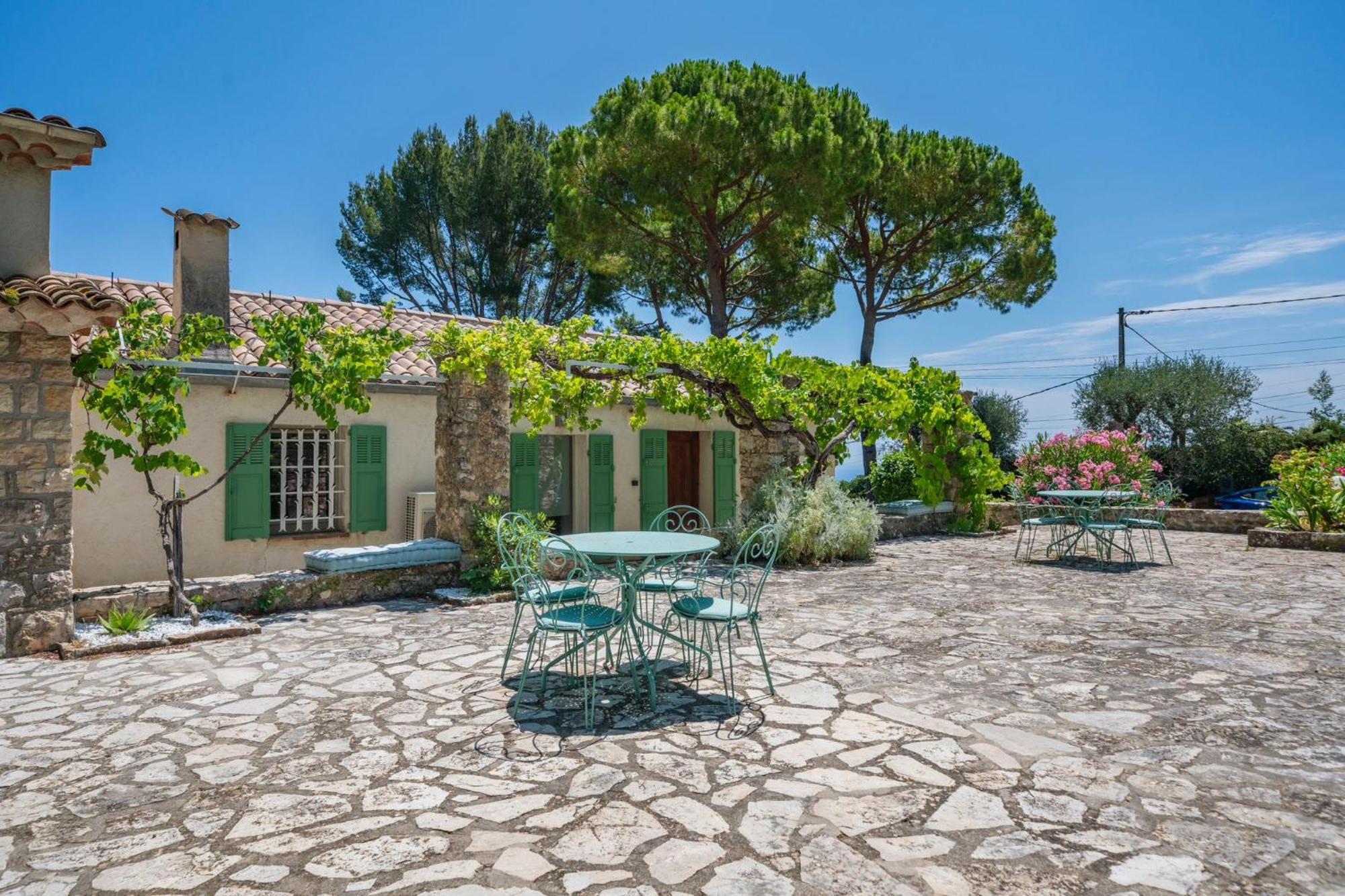 Hotel Domaine Des Encourdoules Vallauris Exterior foto