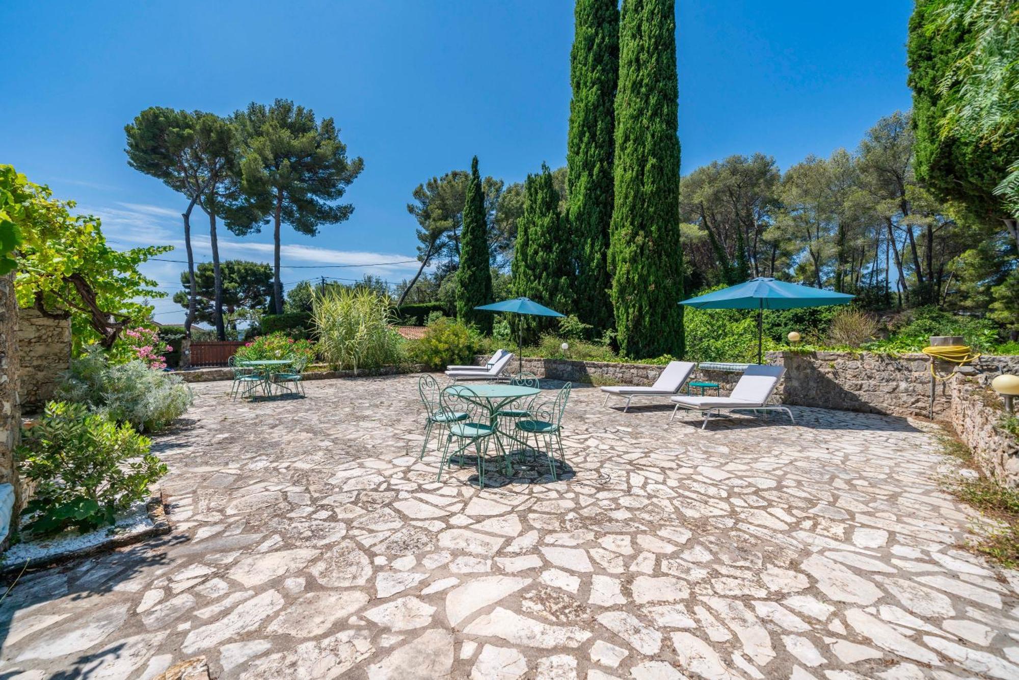 Hotel Domaine Des Encourdoules Vallauris Exterior foto