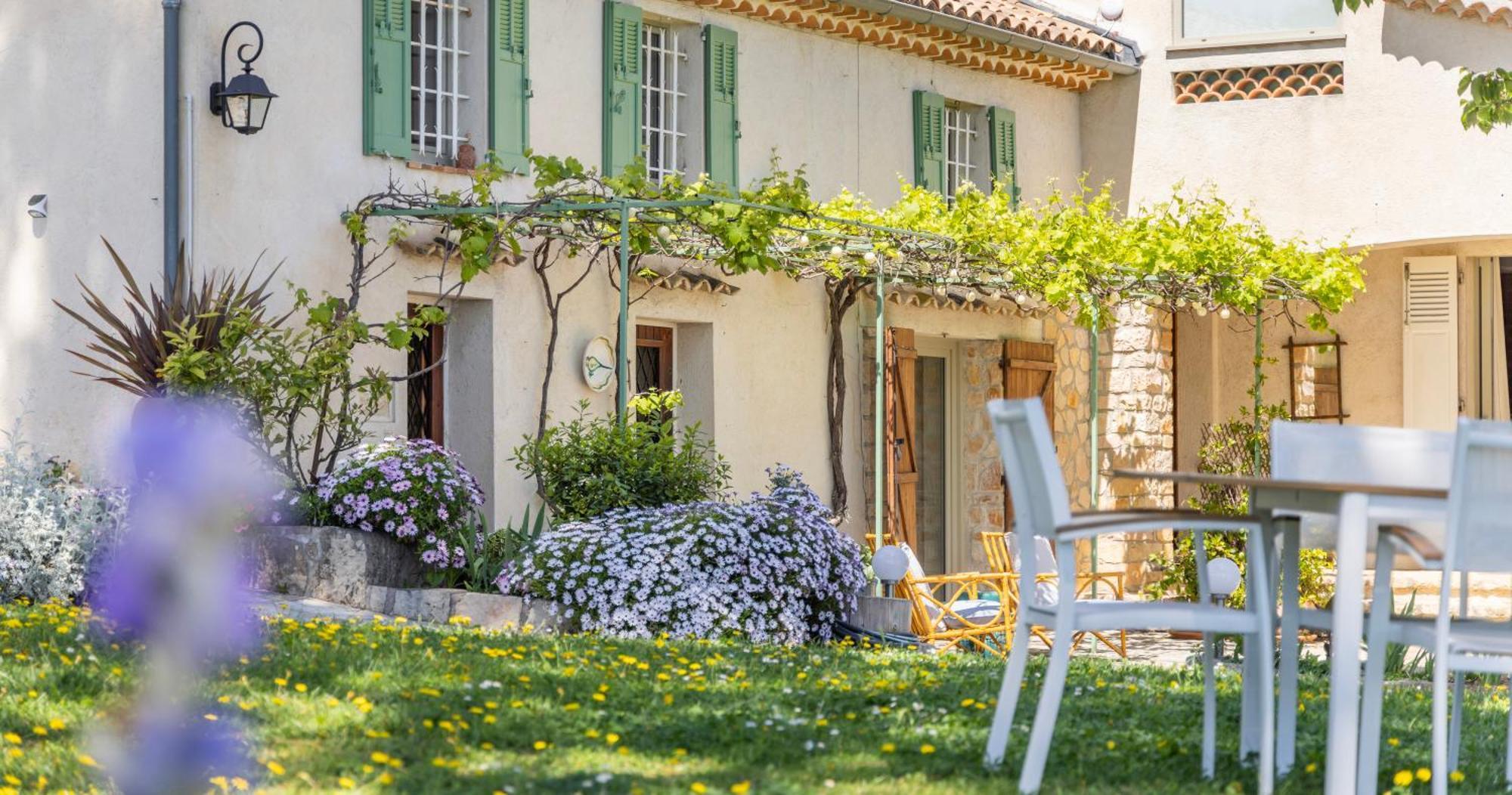 Hotel Domaine Des Encourdoules Vallauris Exterior foto